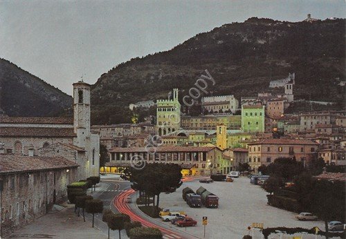 Cartolina Gubbio panorama parziale piazza auto tir case notturno anni … | Immagine principale