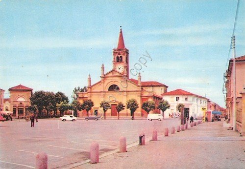 Cartolina Gussola piazzale della Chiesa distributore Agip