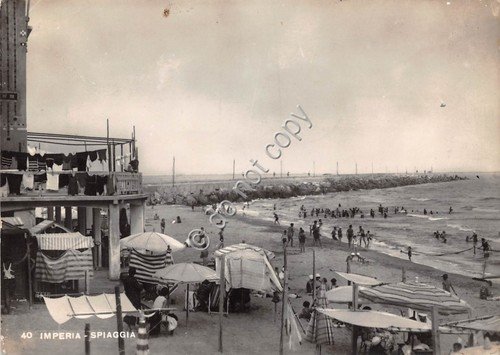 Cartolina Imperia spiaggia animata 1949