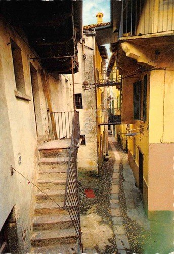 Cartolina Isola Pescatori Lago Maggiore angolo pittoresco edifici con scale | Immagine principale