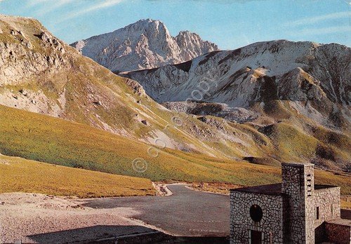 Cartolina L'Aquila Chiesa Madonna della Neve e Corno Grande (L'Aquila)