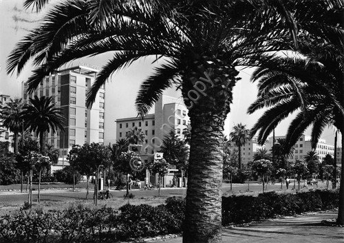 Cartolina La Spezia Giardini Distributore Agip 1964
