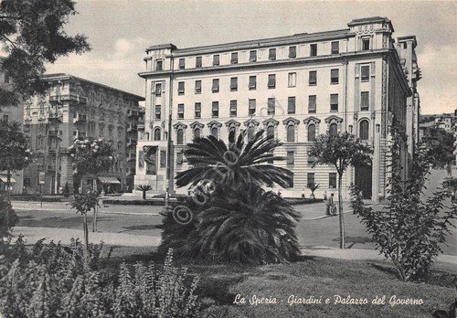 Cartolina La Spezia Palazzo del Governo giardini
