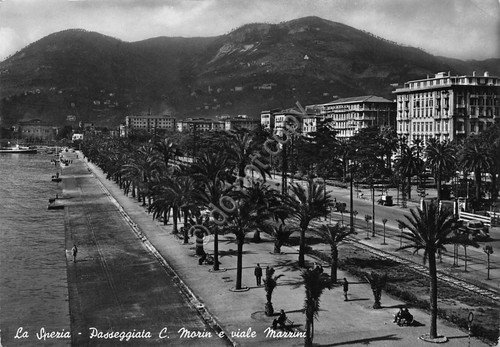 Cartolina La Spezia passeggiata Morin e Viale Mazzini 1955