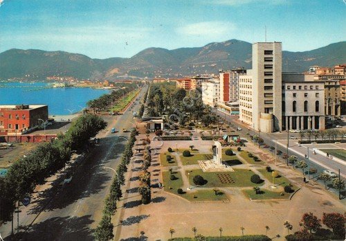 Cartolina La Spezia Viale Italia timbro Buona Pasqua 1970 | Immagine principale
