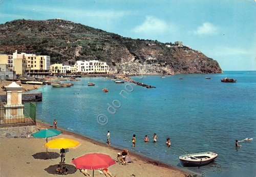 Cartolina Lacco Ameno spiaggia complesso alberghiero anni '60 | Immagine principale