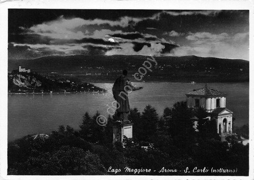 Cartolina lago Maggiore Arona San Carlo e panorama notturno 1957