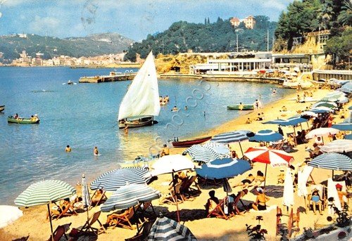 Cartolina Lerici La Spezia spiaggia barche ombrelloni animata 1956 | Immagine principale
