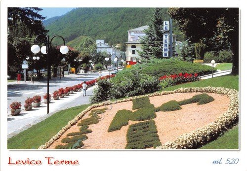 Cartolina Levico Terme piazza delle terme animata | Immagine principale