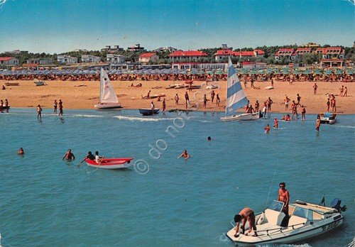 Cartolina Lido degli Estensi veduta dal mare spiaggia barche animata | Immagine principale