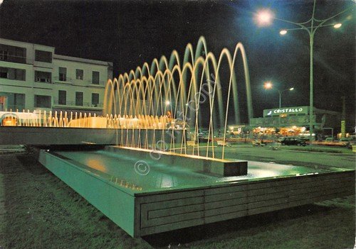 Cartolina Lido di Camaiore fontana luminosa notturno (Venezia) | Immagine principale