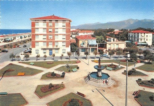 Cartolina Lido di Camaiore Piazza Matteotti
