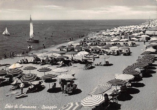 Cartolina Lido di Camaiore Spiaggia anni '50 (Lucca)