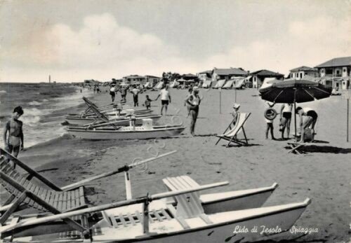 Cartolina Lido di Jesolo spiaggia animata 1956 | Immagine principale