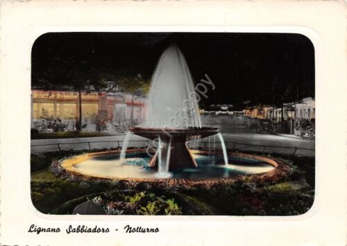 Cartolina Lignano Sabbiadoro Fontana Notturno 1957 (Udine)