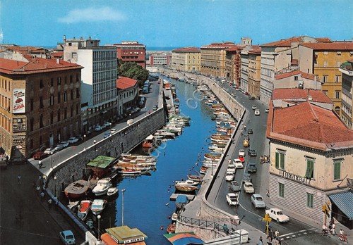 Cartolina Livorno Fossi Medicei dall'alto Generali barche anni '80 | Immagine principale