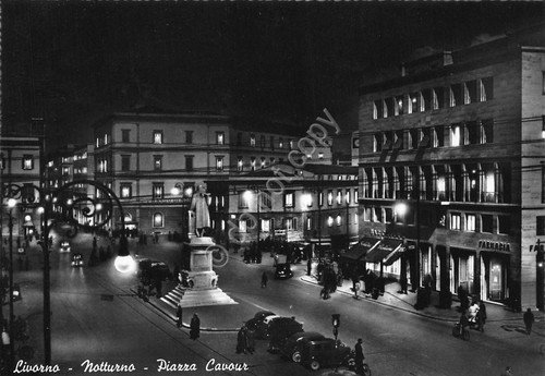 Cartolina Livorno Piazza Cavour notturno farmacia auto anni '60