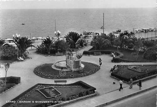 Cartolina Loano Giardini e Monumento ai Caduti animata anni' 50