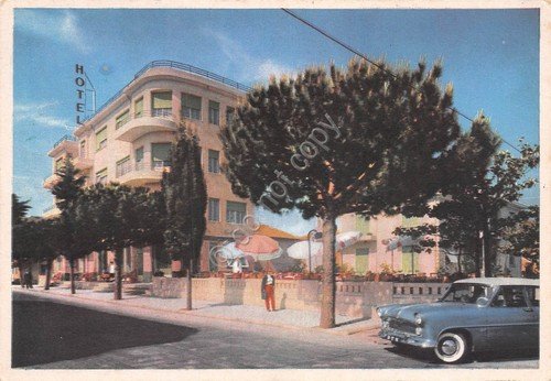 Cartolina Loano Hotel Europa auto d'epoca