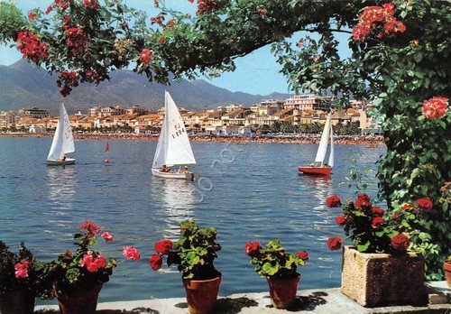 Cartolina Loano Panorama con barca a vela 1968 (Savona) | Immagine principale