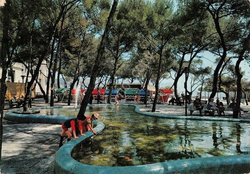 Cartolina Loano pineta e fontana comunale animata 1971 (Savona)