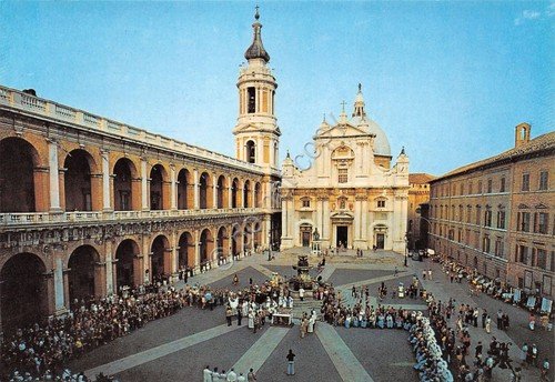 Cartolina Loreto Piazza della Madonna Pellegrini dei Treni Bianchi