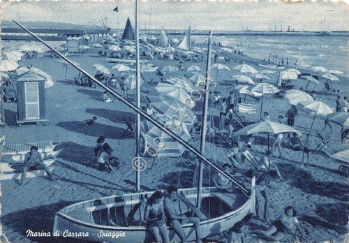 Cartolina Marina di Carrara Spiaggia 1953 | Immagine principale