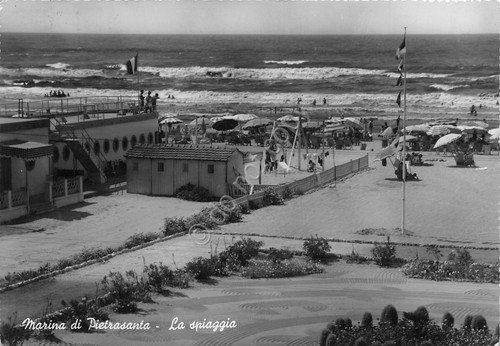 Cartolina Marina di Pietrasanta La spiaggia 1955