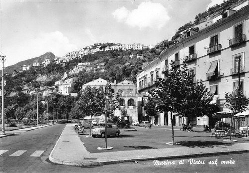 Cartolina Marina di Vietri sul mare Piazza con bar auto …