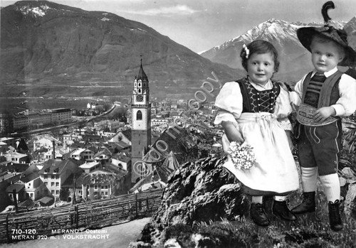 Cartolina Merano Panorama Costumi tipici