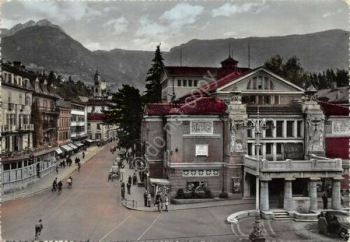 Cartolina Merano Piazza Teatro 1956 segnata (Bolzano)