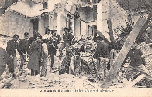Cartolina Messina La catastrofe Soldati all'opera Animata Micali Santi 31649