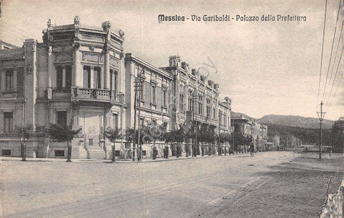 Cartolina Messina Via Garibaldi Palazzo Prefettura Ed. Micali Santi 68711 | Immagine principale