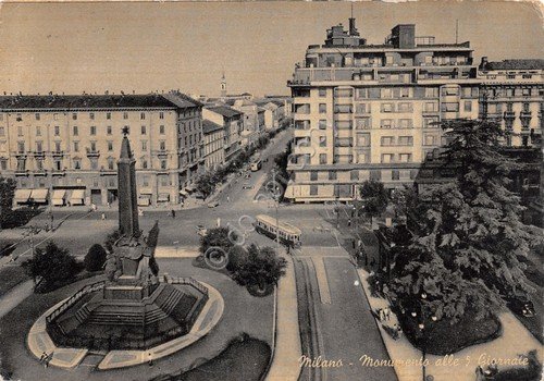Cartolina Milano Piazza 5 Giornate con monumento 1957 | Immagine principale