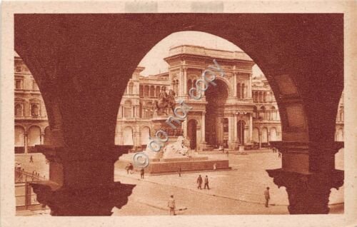 Cartolina Milano Piazza del Duomo e Galleria animata anni '30