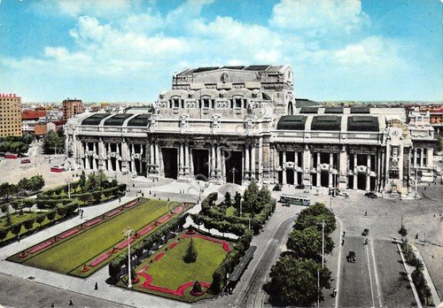 Cartolina Milano Stazione Centrale esterno colorata bus auto 1961 | Immagine Gallery 1