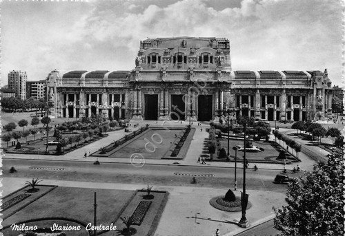 Cartolina Milano Stazione Centrale frontale e giardini