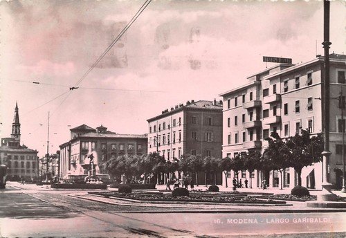 Cartolina Modena Largo Garibaldi 1942