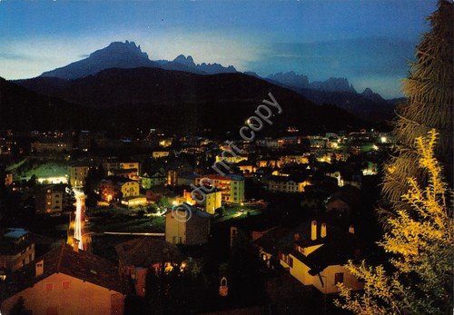 Cartolina Moena panorama Notturno paese case anni '70 | Immagine principale