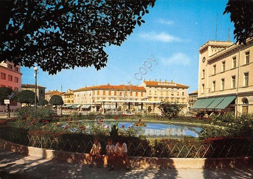 Cartolina Monfalcone Piazza Repubblica e fontana (Gorizia)