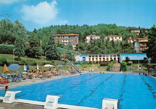 Cartolina Montese la piscina scivolo animata 1995 grinza in basso | Immagine principale
