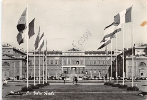 Cartolina Monza ex Villa Reale con bandiere animata 1968 macchia