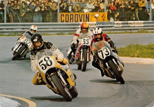 Cartolina Motociclismo corsa motociclistica con 4 moto 1984 | Immagine principale