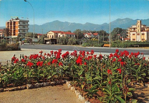 Cartolina Motrone viali lungomare Hotel Mistral edifici interni 1976