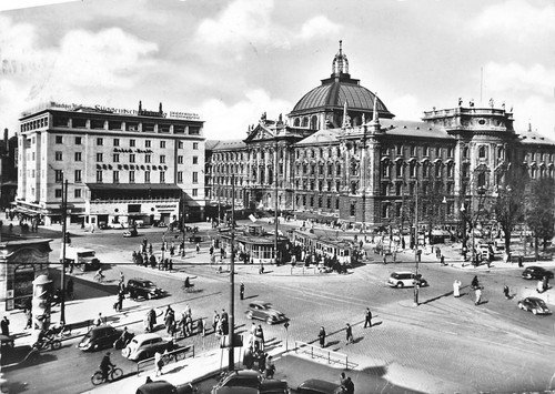 Cartolina Munchen Karlsplatz mit Justizpalast 1955