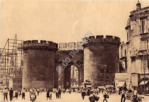Cartolina Napoli Porta Capuana animata