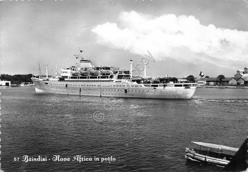 Cartolina Nave Africa nel porto di Brindisi 1956 segnata | Immagine principale