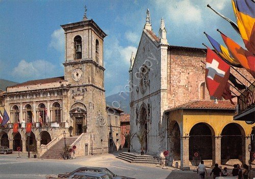 Cartolina Norcia Piazza San Benedetto (Perugia)