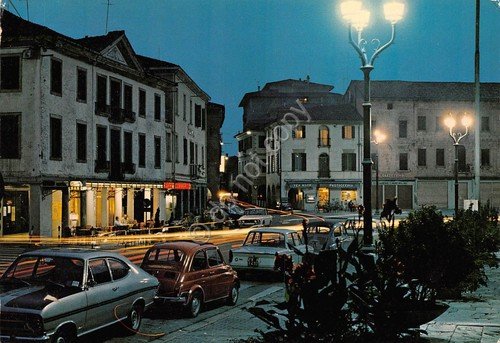 Cartolina Oderzo via del paese Notturno Auto d'epoca 1988 grinze | Immagine principale