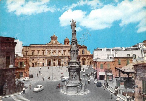 Cartolina Ostuni Monumento e Piazza auto animata